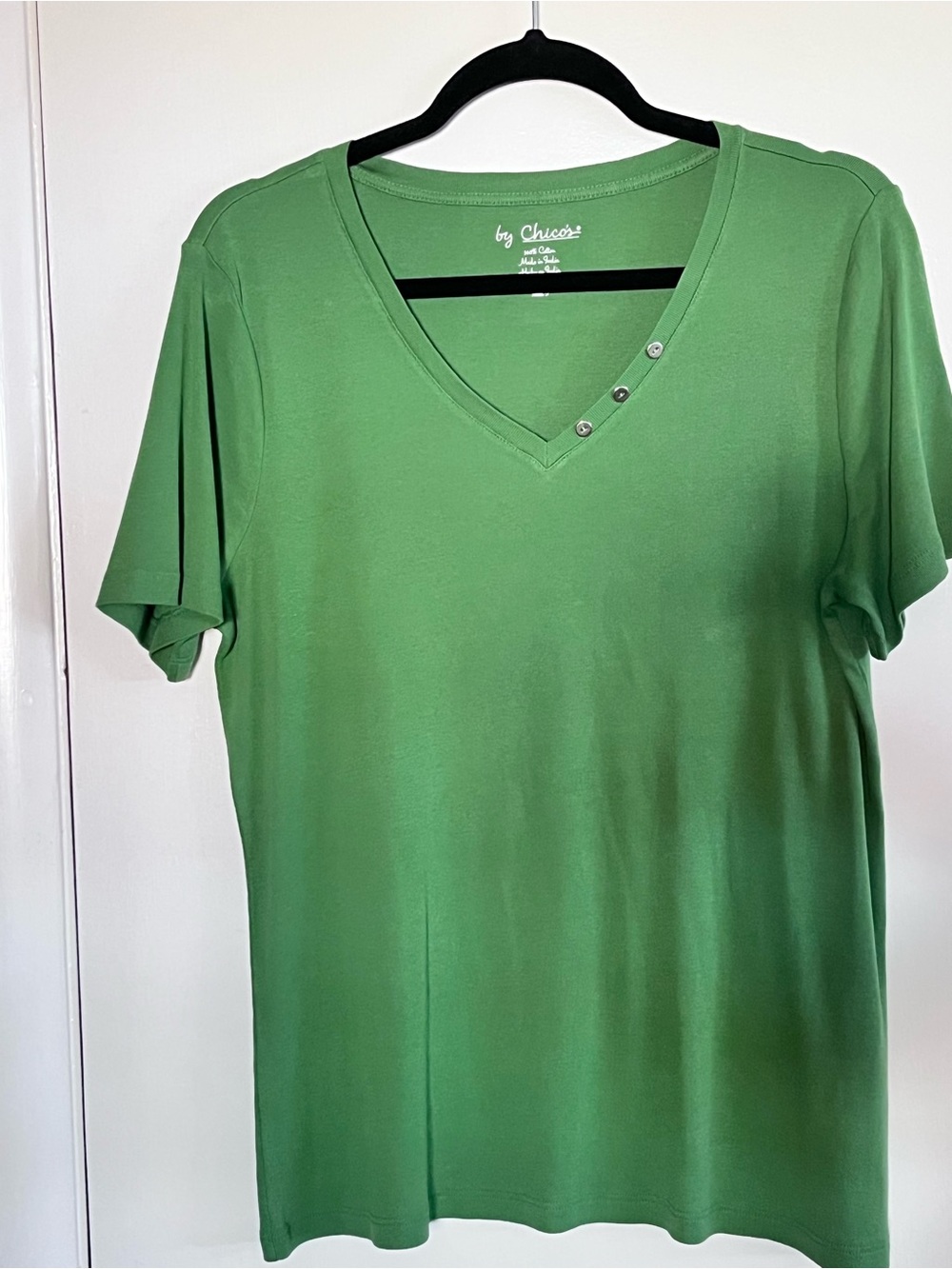 Chico's Bright Green V-Neck Short Sleeve Tee with Snap Accents